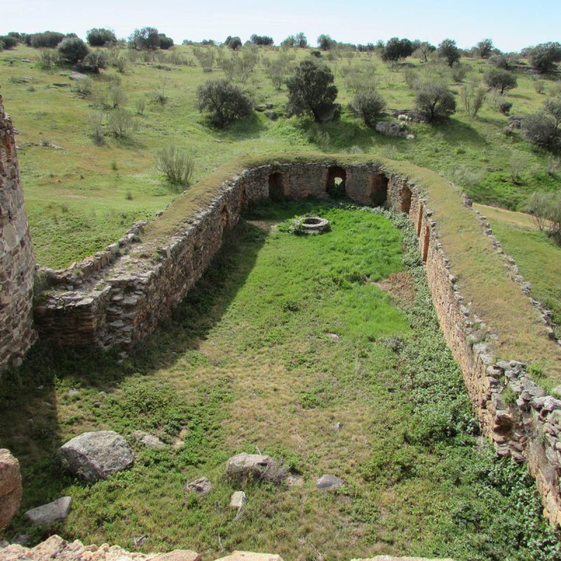 Img.14 Vista interior. Coracha (6) y pozo (7)