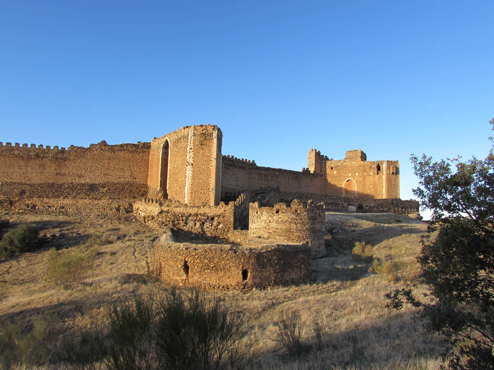 Img. 16 Vista Sureste. Coracha (6), bestorre (5), falsabraga (8) y torres (23-24-25)