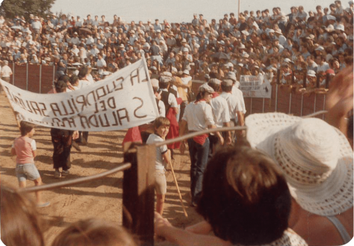 1984. Paseíllo 2. Plaza de toros portatil. Fiestas del Ausente.