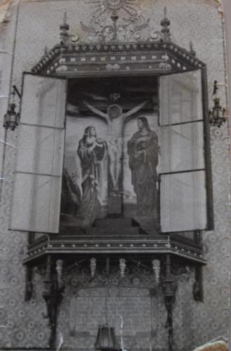 CRISTO DE LA LUZ EN LA HORNACINA EXTERIOR DE FORJA DE LA IGLESIA DE SAN ANDRÉS